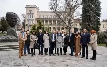 Лена Бориславова пусна снимка на кандидат-депутатите от коалицията ПП-БД в 24 МИР, където е втора след Христо Иванов.