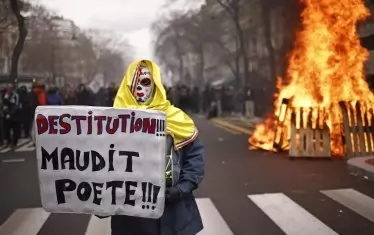 На много улици горят огньове.