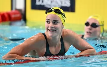 Австралийка подобри световния рекорд в плуването на 200 м гръб