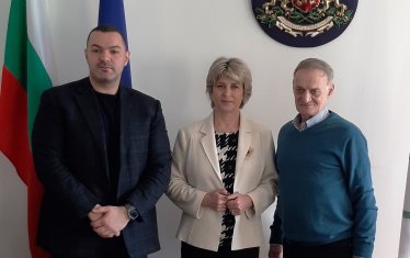 В щангите си стиснаха ръцете предпоследно