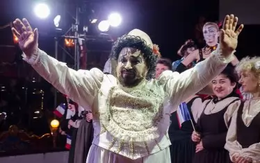  Калуди Калудов като Канио.