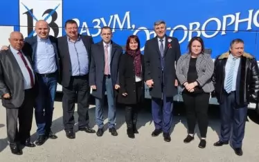 Тежко болен за пред съда кандидат препуска из предизборни прояви
