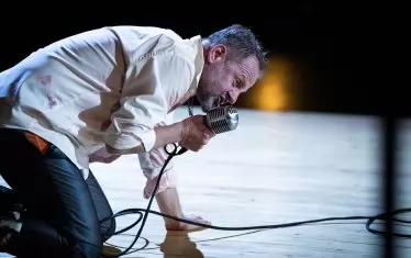  Санчо Финци демонстрира актьорски превъплъщения от много висока европейска класа.