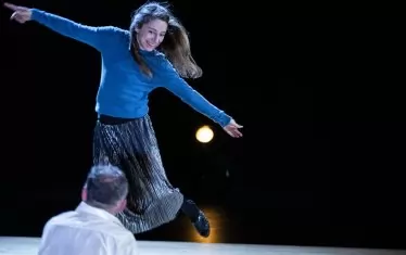  Героинята на актрисата Катлийн Моргенайер осветлява персонажа на Финци с поглед от детството.