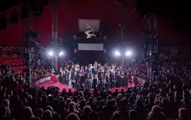  Цирковият купол - естествена среда за сюжета на "Палячи". 