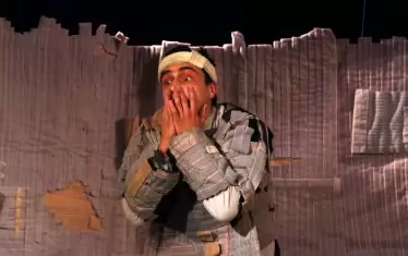  Стелиан Радев в сцена от моноспектакъла.