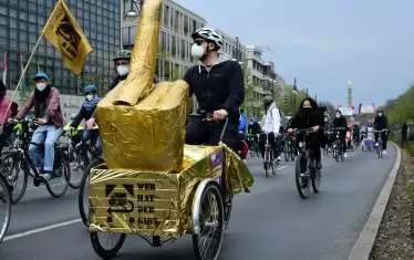 Германци на митинг по повод Деня на труда. 
