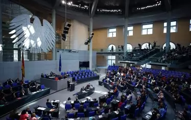 И германските депутати замразяват заплатите си 