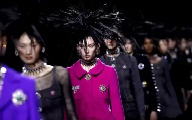  Колекцията на "Москино" есен-зима 2023-24, представена на Модната седмица в Милано през февруари.