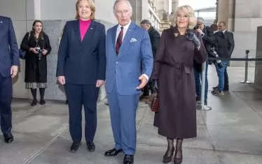 Председателката на Бундестага Бербел Бас, Чарлз Трети и съпругата му Камила 