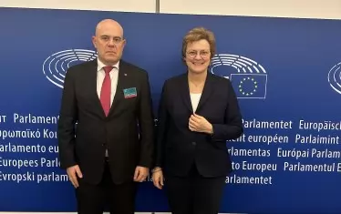 Иван Гешев с председателя на Комисията по бюджетен контрол на ЕП Моника Холмайер 