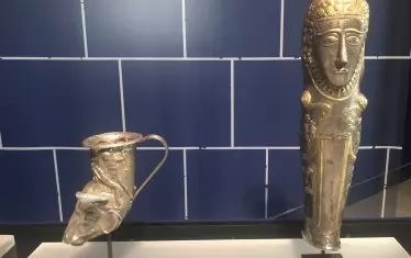  Ритон и съд с формата на стилизирана човешка фигура - образци на ювелирното изкуство по нашите земи.