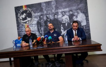 Феновете на "Левски" призоваха Сираков да си предаде акциите