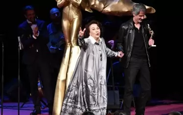  Абсолютната дива Мария Стефанова, подкрепяна от режисьора на гала-вечерта Стоян Радев.