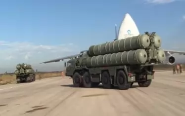  Кадър от пристигането в Турция на първата партида руски С 400