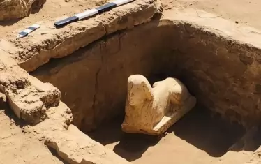 Позицията на статуята след цялостното ѝ разкриване