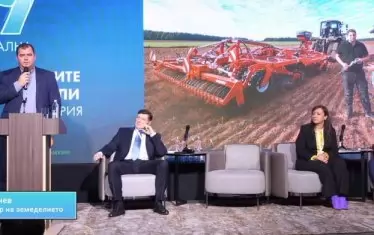 Министър Гечев се ядосва, че търговските вериги слагали високи надценки на храните и тормозели производителите. А  под носа му държавното предприятие "Напоителни системи" вдигна с 200-300% цените за напояване. 