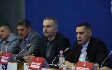 Изп. директор на "Спортни имоти Българска армия" Данаил Димов, изп. директор на "ЦСКА-София" Филип Филипов, управителят на ИПА Цветан Петров и архитектът Александър Хаджиев (от ляво на дясно) по време на днешната среща с медиите.