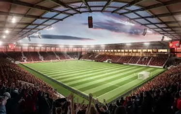 ...както и трибуните и игрището.