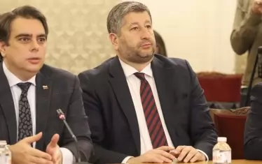 Христо Иванов (вдясно), както и колегите му от ДБ, мълчаха през цялото време.