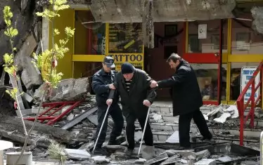  .През 2007 г. част от козирката й падна, размина се само с материални щети.