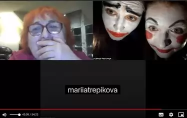  От двете страни на екрана...