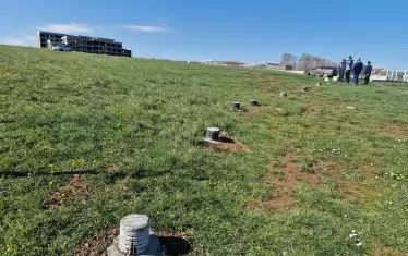Вчерашната подготовка за ограждане на поредния парцел.