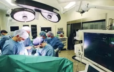 Български хирург оперира 32-килограмов тумор в Германия