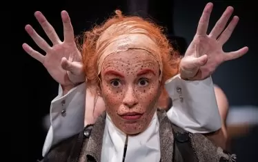 Радина е почти неузнаваема в "Разходка с Гогол".