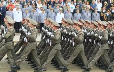 Самопризнанията на една армия - стари са и манерките, и ракетите 