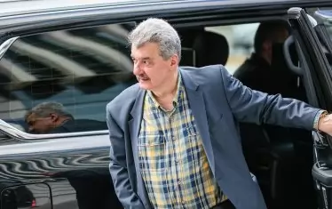 На представянето на "Бизнес клуб "Левски" пристигна и бившият собственик на клуба Тодор Батков, който обяви, че ще си купи от новата емисия акции.