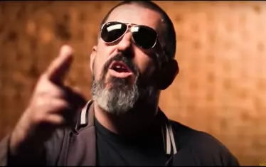 Виктор Бузев е и архитект, и бохем. През 2018 г. музикантът Стоян Роянов - Я-Я, го възпя. Фънк парчето носеше фамозното име Arhitekt Buzev, а в клипа към него с чупки и стойки се изяви самият главен герой.
