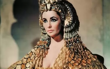  Елизабет Тейлър като Клеопатра през 1963 г.