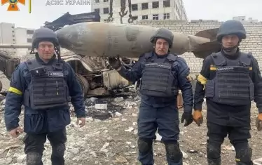 С бомби ФАБ-500 руските Су-34 бомбардираха жилищните квартали на украинския град Чернигов, припомни в Туитър украинският военен журналист Ян Матвеев