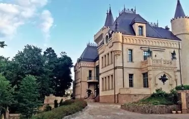  Бъдещото ателие за ковчези, погледнато от друг ракурс.