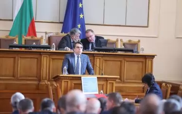 Асен Василев предложи председателят да се сменя на всеки два месеца.