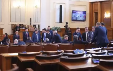 Депутатите не работят, но заплатите им вървят