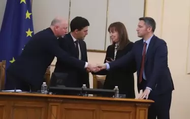 Парламентарното ръководство започна работа с приятелско ръкостискане.
