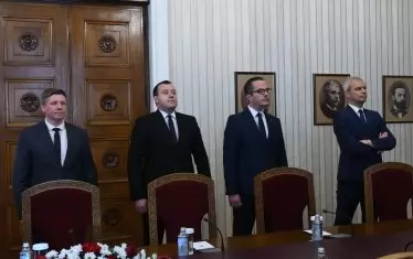 С такива стойки националистите очакваха държавния глава.