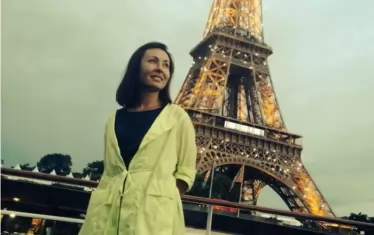  Съпругата му Любов продължава свободно да пътешества по света