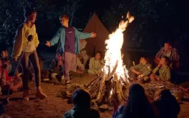 Във филма участват 31 деца.