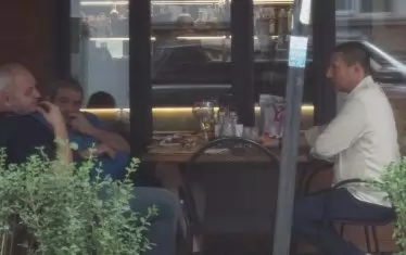  Една от снимките от "Осемте джуджета", разпространени наскоро, за които Сарафов твърди, че са постановка.