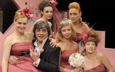  Последната роля на актьора е в "Пет жени с еднакви рокли".