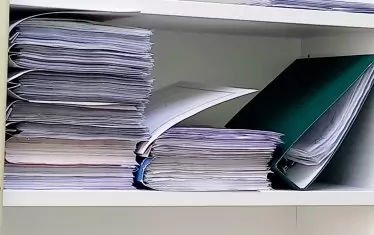 Въпреки новата е-система НЕИСПУО, учителите пак се оплакват от попълването на данни на хартия