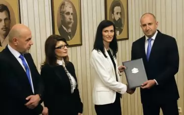 Накрая Борисов отсъди, че брюкселският еврократ с герберско потекло Мария Габриел е по-подходяща за премиерския пост.