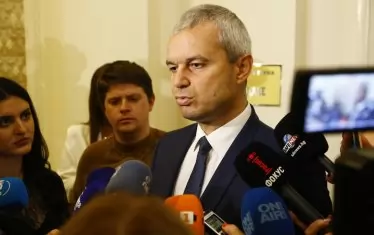 "Възраждане" пробва да кадрува в "Майчин дом" с нахлуване