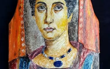 Портретите са повлияни от ранно-християнското изкуство.