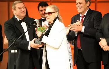  През 2013 г. Емилия Радева бе удостоена с награда "Аскеер" за цялостно творчество.