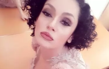  Прадядото на певицата е български инженер, работил по сградата на Софийската опера.