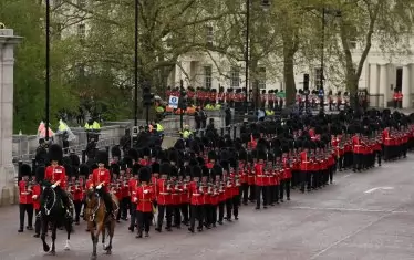 Кралската процесия представляваше доста внушителна гледка.
